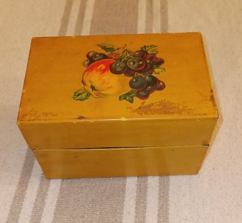 Vtg metal recipes box - metal,